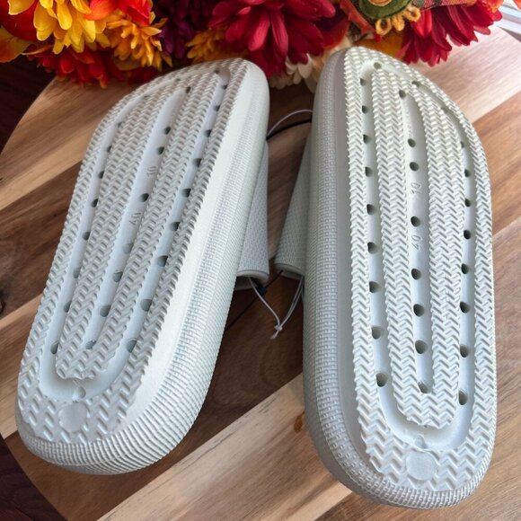 Cushionaire Womens Feather Cloud Pillow Slide Sandal Sz 10US in Light Green - Picture 4 of 5